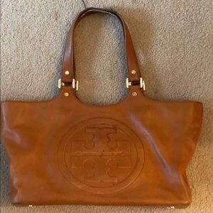 Leather Tory purse- In very good Condition